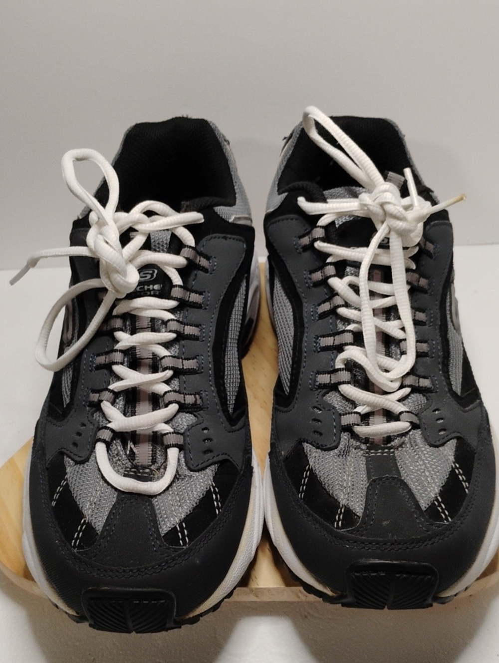 Skechers Men's Black and Gray Lace-Up Athletic Trainers